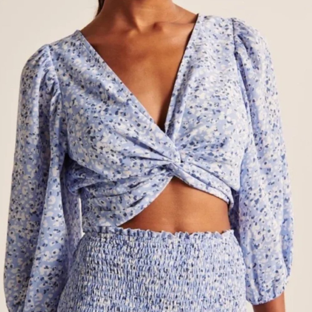 NWT Abercrombie Knot-Front Puff Sleeve Top XXL in blue and white